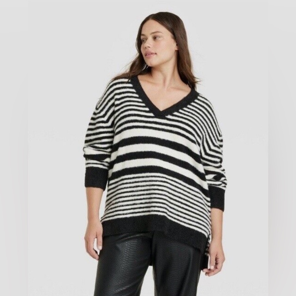 Ava & Viv Fuzzy Soft Black and White Striped V-Neck Tunic Pullover Sweater 2X
